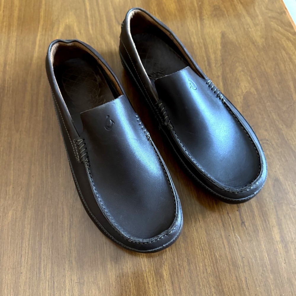 NWOT Olukai Kulana Mens 10.5 Brown Leather Loafers Slip On Comfort Leisure